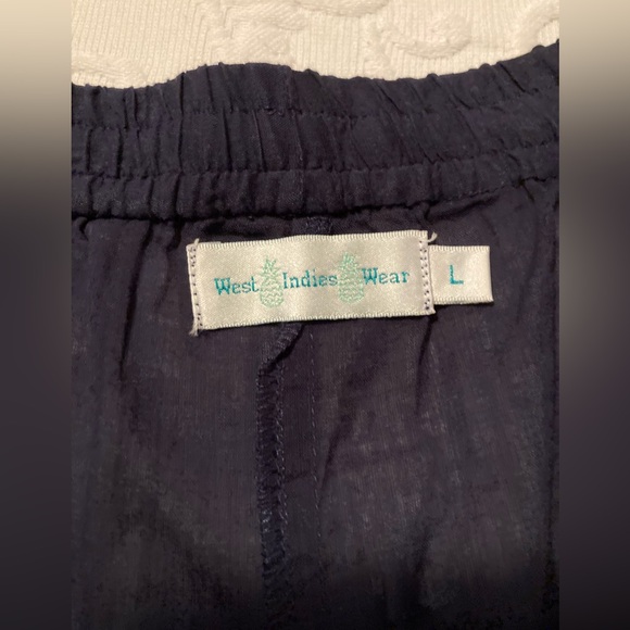 West Indies Wear Capris Pants with Embroidered Pineapples. Size L - Picture 4 of 6